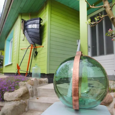 F-1083 Haus Having *