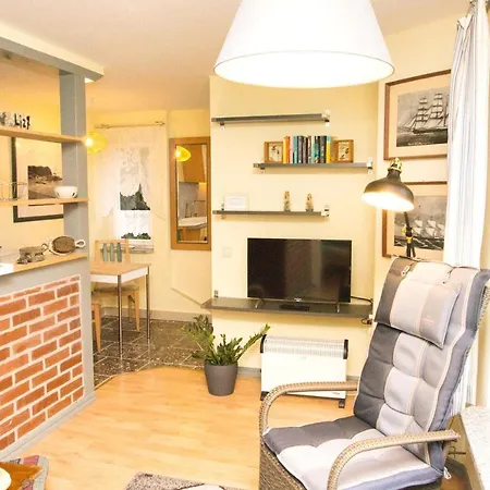 F-1083 Haus Having *