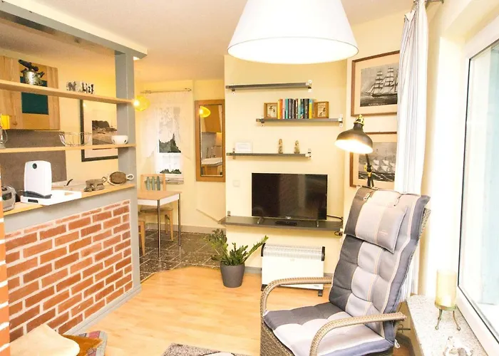 F-1083 Haus Having *